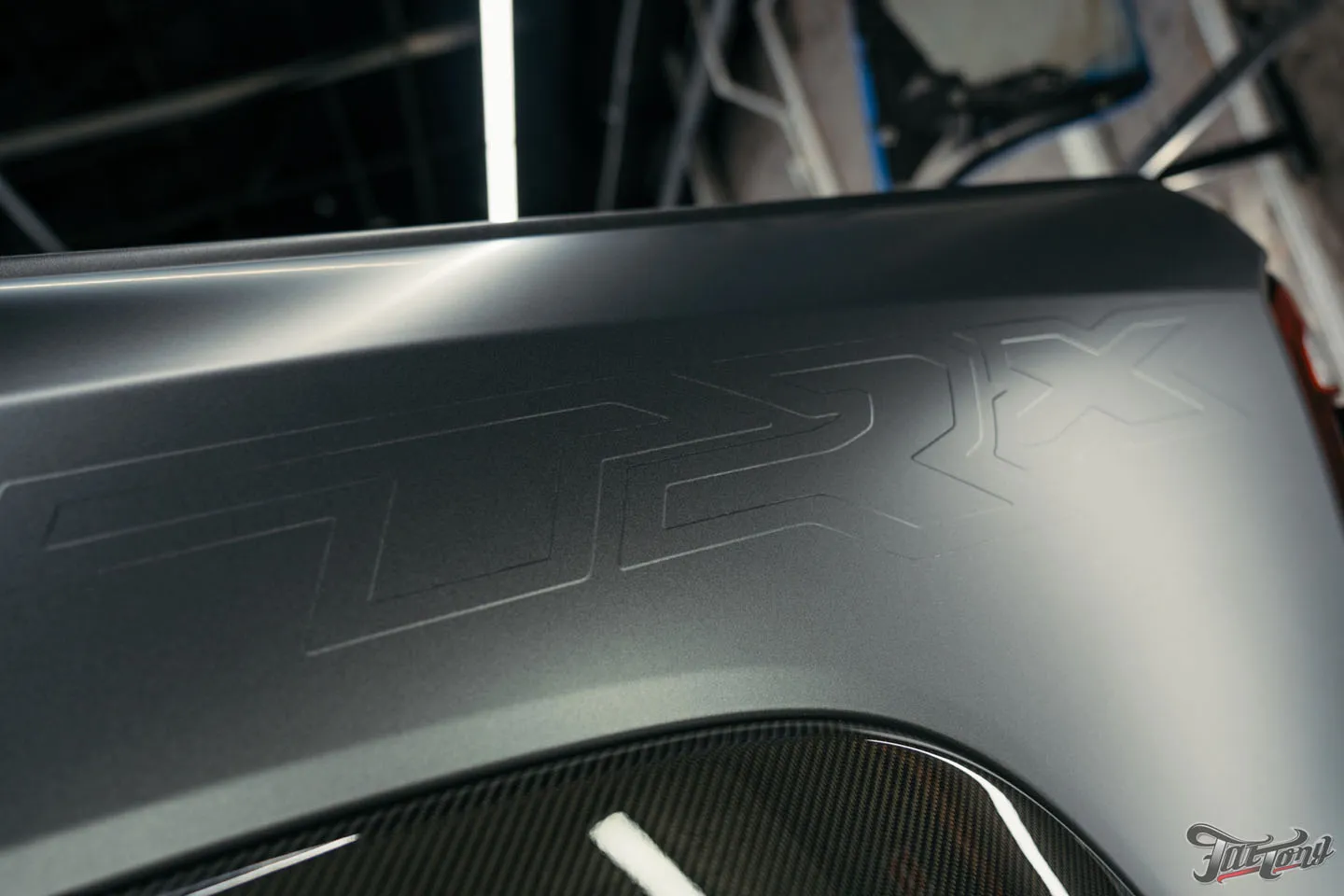 Что мы сделали с RAM TRX Hennessey Mammoth 1000?! Часть 1: автомобиль до начала работ, оклейка винилом и полиуретаном, татуировки в проемах